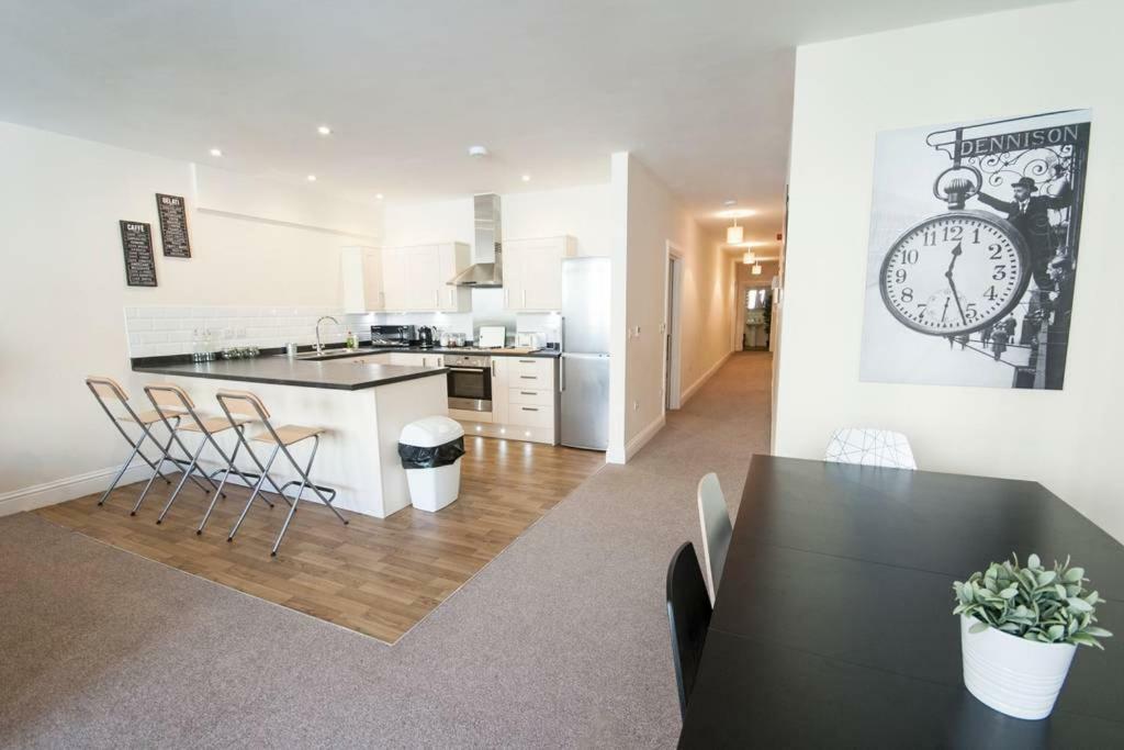 The Broadmead Forest - Spacious City Centre 3Bdr Apartment Bristol Buitenkant foto